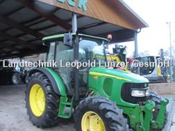 John Deere 5820