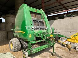 John Deere 864
