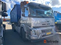 Volvo FMX med containerkasse og HMF 2243-Z2 grabkran