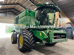John Deere T 670