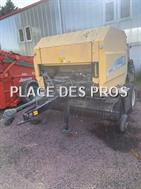 New Holland Presse à balles rondes BR 550 New Holland