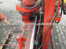 Kuhn 1201 mit Hubgerüst