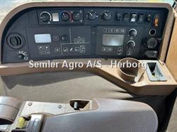 John Deere 8330