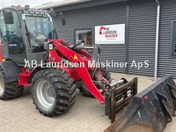 Weidemann 3080 med skovl og pallegafler