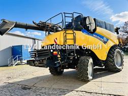 New Holland CR 8080