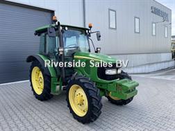 John Deere 5820