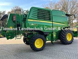 John Deere T 560
