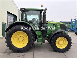 John Deere 6215